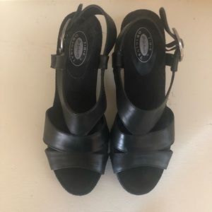Like New Dr. Scholl’s Wonder Black Leather shoes
